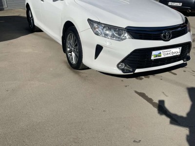  Прокат Toyota Camry белая